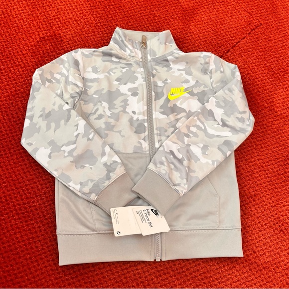 NWT Nike kids 2 piece jacket and pants - Picture 4 of 7
